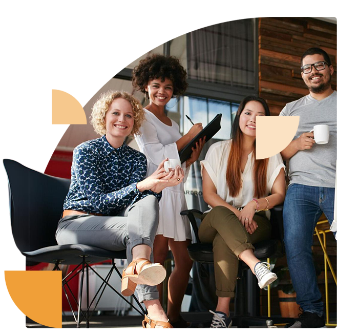 Teambespreking over de nieuwste trends en ontwikkelingen op het gebied van cyberveiligheid.