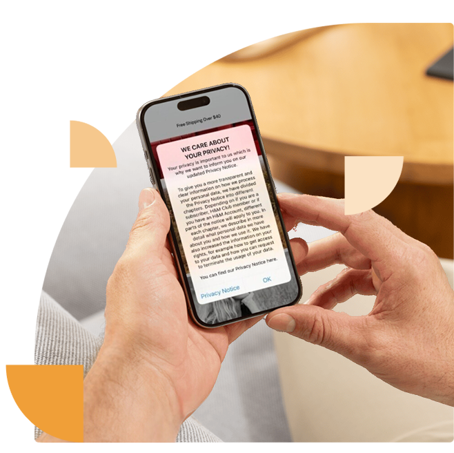 Afbeelding van een iemand die smartphone vasthoudt, met een pop-up over privacyvoorwaarden en een keuze tussen accepteren of het lezen van meer informatie.
