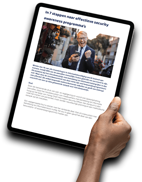 Tablet met de eerste pagina van een whitepaper getiteld 'In 7 stappen naar effectieve security awareness programma's' van Behaav.